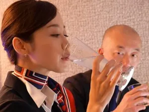 2022.8.3, [Quay lén tại một tiệm mát-xa chân], một tấm biển trên tường ghi "Không được phép khiêu dâm, cờ bạc hoặc ma túy", nhưng hai người này hoàn toàn phớt lờ nó