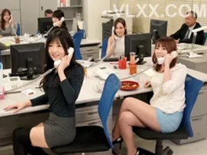 Trai trẻ cu khủng hì hục địt phục vụ mẹ của bạn gái