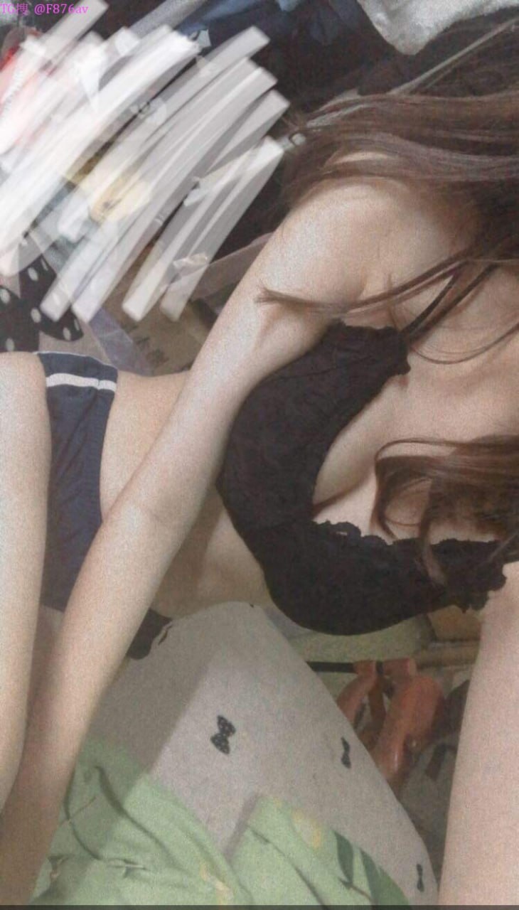 Đụ lỗ đít của cô ta và để cô ta cưỡi con cặc đen to của tôi